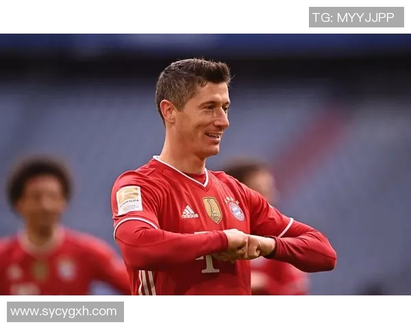 莱万在欧冠赛场大放异彩10场打入12球稳居射手榜首位